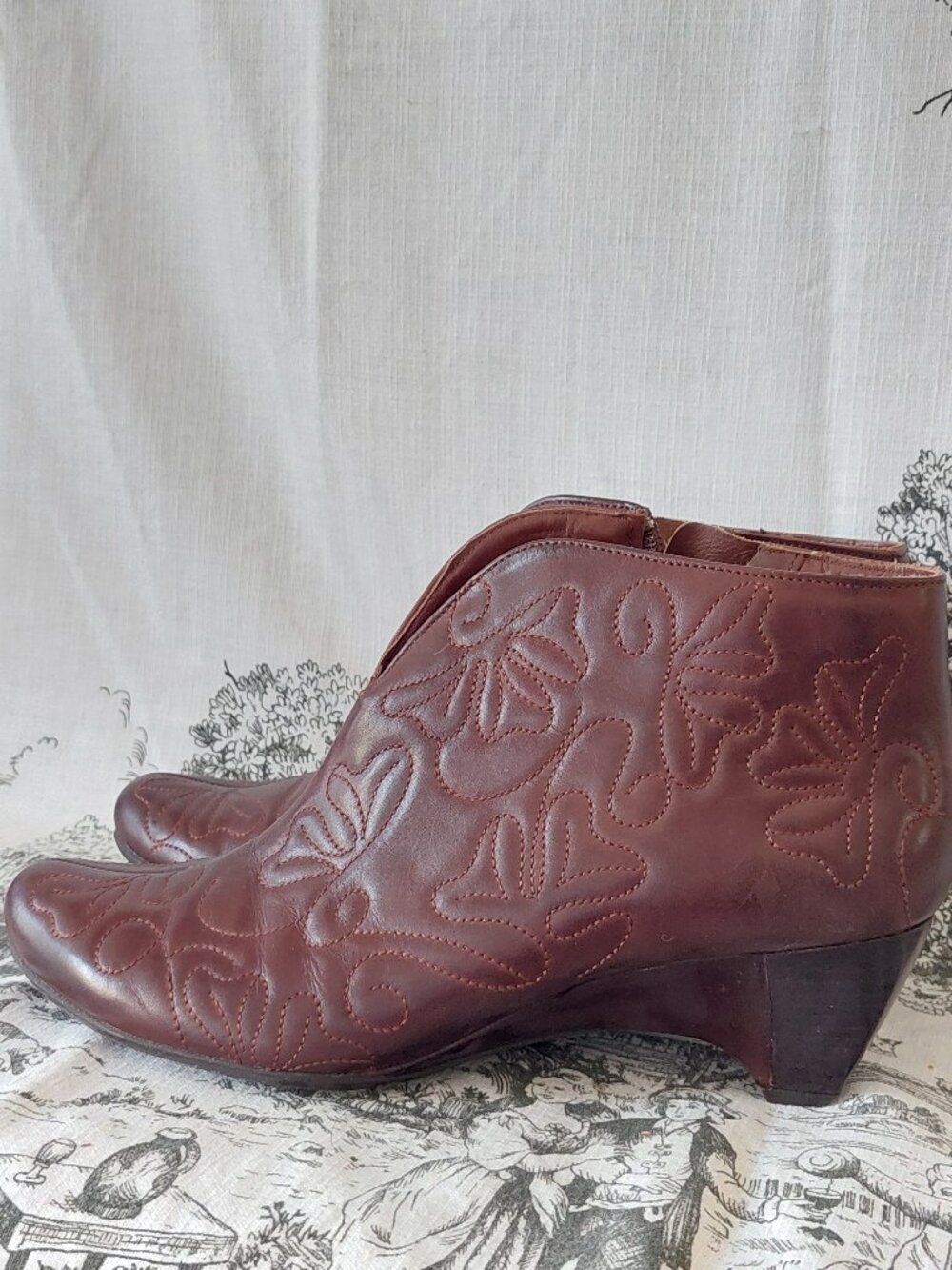 Pikolinos Women's 40 Leather Ankle Booties Floral Embroidered Low Kitten Wedge